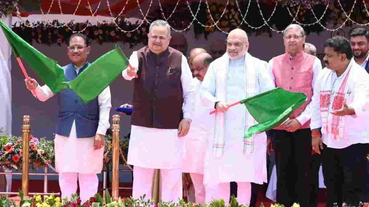 रायपुर ब्रेकिंग: छत्तीसगढ़ में ‘नेक्स्ट जेन CG Dial 112’ का शंखनाद; अमित शाह ने 400 आधुनिक वाहनों को दिखाई हरी झंडी