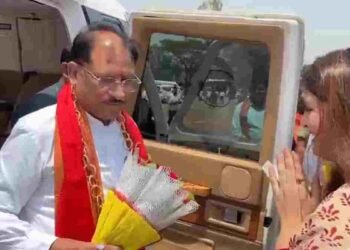 सुशासन तिहार पर CM साय का ‘सरप्राइज’ दौरा, कुई-कुकदुर में अचानक उतरा हेलीकॉप्टर; आम के पेड़ के नीचे लगेगी चौपाल