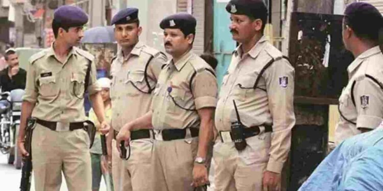 रायपुर पुलिस महकमे में बड़ा फेरबदल: पुलिस कमिश्नर ने 136 आरक्षक और प्रधान आरक्षकों के बदले थाने, देखें पूरी सूची