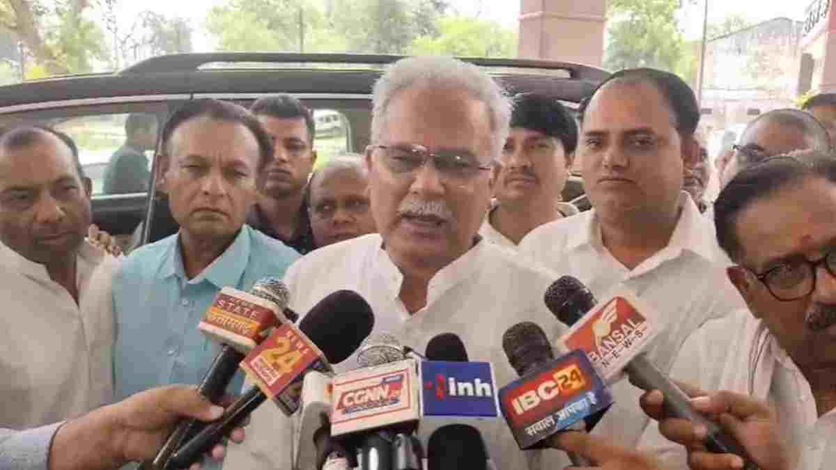 बिलासपुर में गरजे भूपेश बघेल: भाजपा के ‘हिंदुत्व’ पर उठाए सवाल, पूछा- ट्रंप के सामने क्यों झुकते हैं पीएम मोदी?