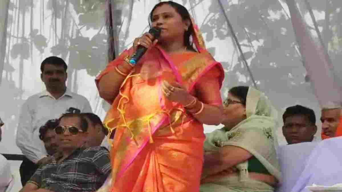 समाधान शिविर में भड़कीं विधायक: खुले मंच से पटवारियों को लताड़ा, बोलीं-“ये तो भगवान बन बैठे हैं, VIDEO