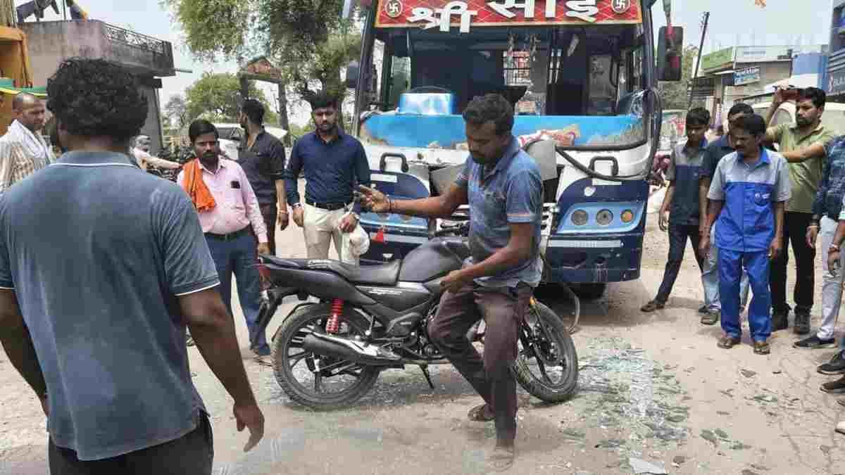 CG NEWS: तेज रफ्तार बस ने बाइक सवार को रौंदा, एडिशनल एसपी के चाचा की दर्दनाक मौत
