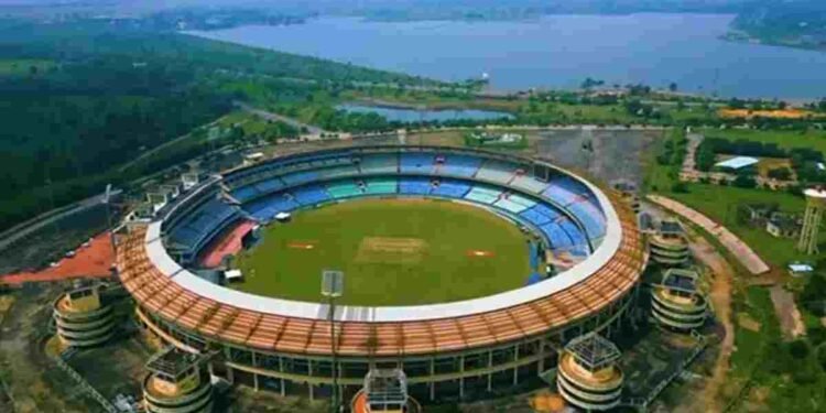 रायपुर में IPL का फीवर: कोहली-रोहित को देखने के लिए मची मारामारी, दलाल बेच रहे ब्लैक में टिकट