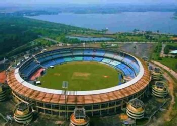 रायपुर में RCB vs MI मैच का क्रेज: 5 मिनट में 80% टिकट बुक, फैंस में जबरदस्त उत्साह