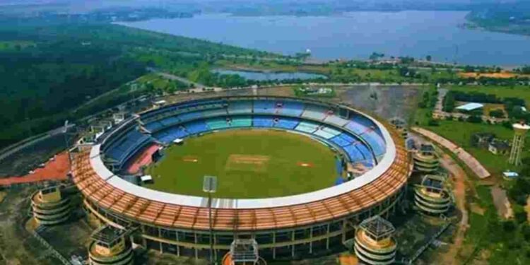 रायपुर में RCB vs MI मैच का क्रेज: 5 मिनट में 80% टिकट बुक, फैंस में जबरदस्त उत्साह