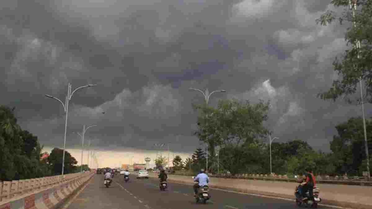 छत्तीसगढ़ में बदला मौसम का मिजाज: गर्मी से राहत, चार दिन तक बारिश के आसार