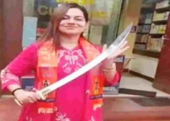 CG NEWS- इंस्टाग्राम पर ‘लेक्चरर’ को तलवार लहराना पड़ा भारी, सोशल मीडिया पर ‘डॉन’ बनने के शौक पर मिला नोटिस