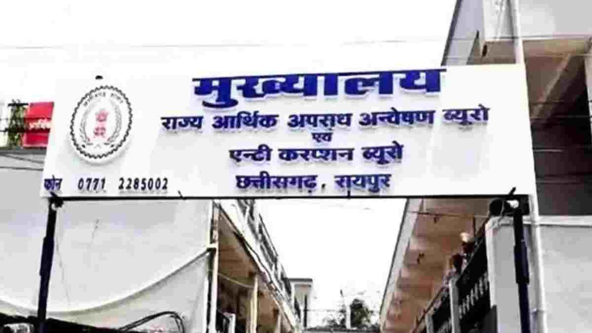 शराब के बाद अब ‘ओवरटाइम घोटाला’: अनवर ढेबर समेत 12 के खिलाफ 5000 पन्नों की चार्जशीट पेश