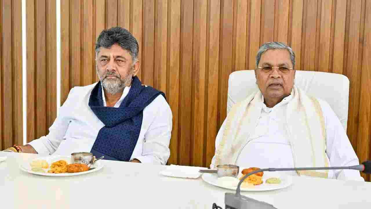 सिद्धारमैया ने छोड़ा CM पद, मंत्रियों के साथ बैठक में इस्तीफे का ऐलान
