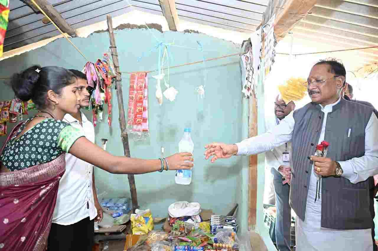 ’जब मुख्यमंत्री रुके एक छोटी-सी किराना दुकान पर… और सामने थी बदलाव की बड़ी कहानी’