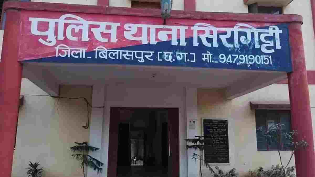CG NEWS- दो मासूम बच्चियों से नाबालिग ने की दरिंदगी, पुलिस पर आरोपी को संरक्षण देने का आरोप, हाथों में चूड़ी लेकर SP दफ्तर पहुंचीं माताएं
