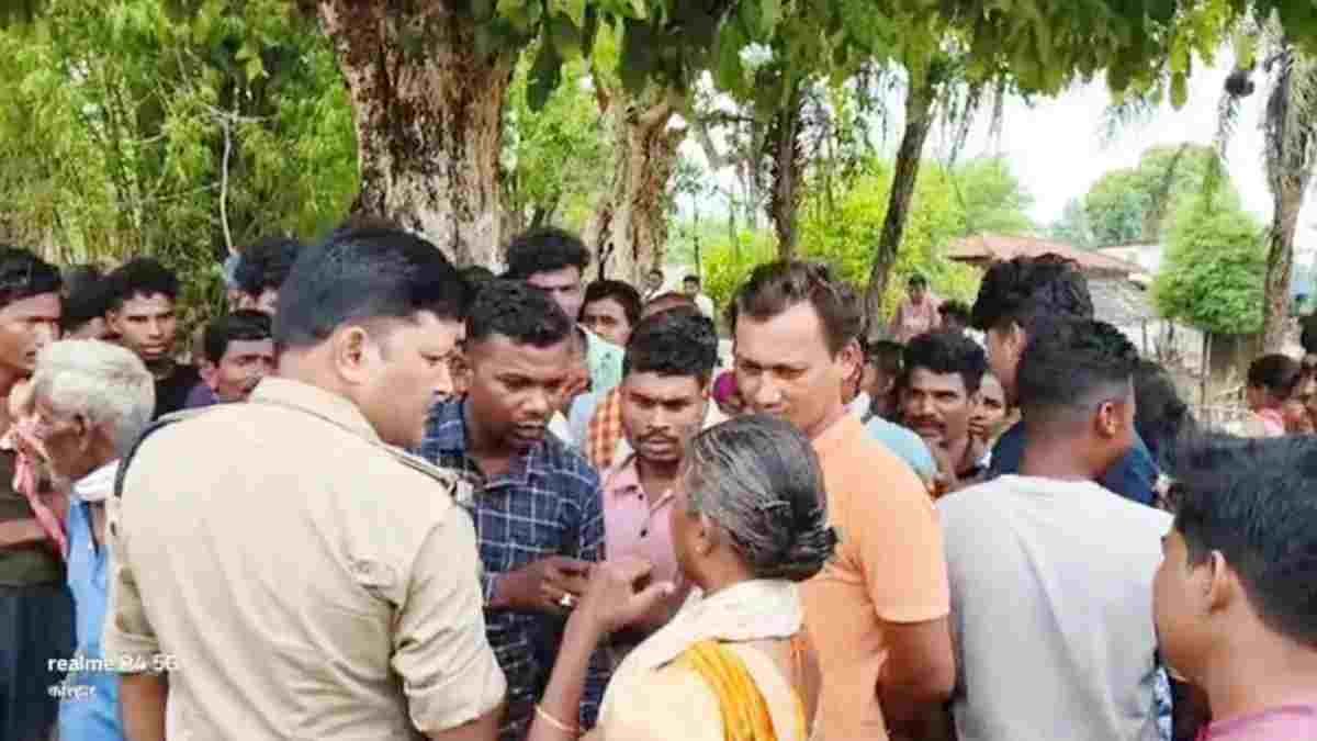 धर्म को लेकर विवाद: विधवा महिला ने सुरक्षा की लगाई गुहार, बाउंड्रीवाल में तोड़फोड़ का आरोप