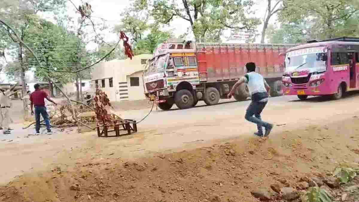 CG NEWS- हिट एंड रन से हाईवे पर मचा कोहराम, 11 साल की बच्ची को कुचलकर 60 KM तक भागता रहा नशेड़ी ट्रक ड्राइवर