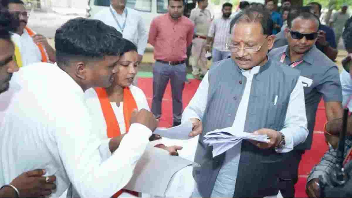 मुख्यमंत्री हेल्पलाइन 1076 को मिला जबरदस्त रिस्पॉन्स, 5 दिनों में 15 हजार से अधिक शिकायतें दर्ज