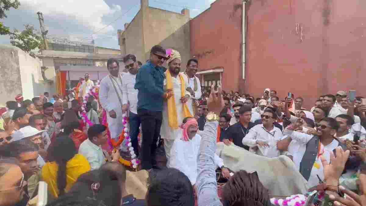 बेमेतरा में अनोखा ब्याह: बैलगाड़ी पर निकली विधायक की बारात, डिप्टी सीएम ने थामी लगाम