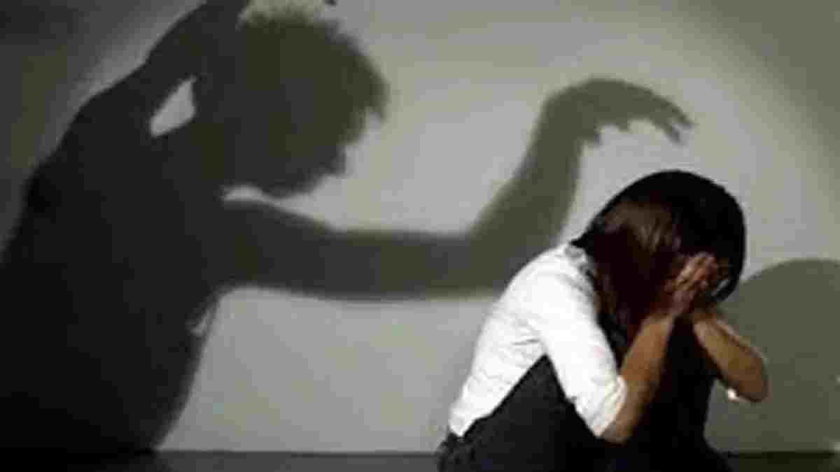 CG NEWS- पति निकला समलैंगिक, गे पार्टनर के साथ मिलकर पत्नी से किया सामूहिक दुष्कर्म; मामला दर्ज