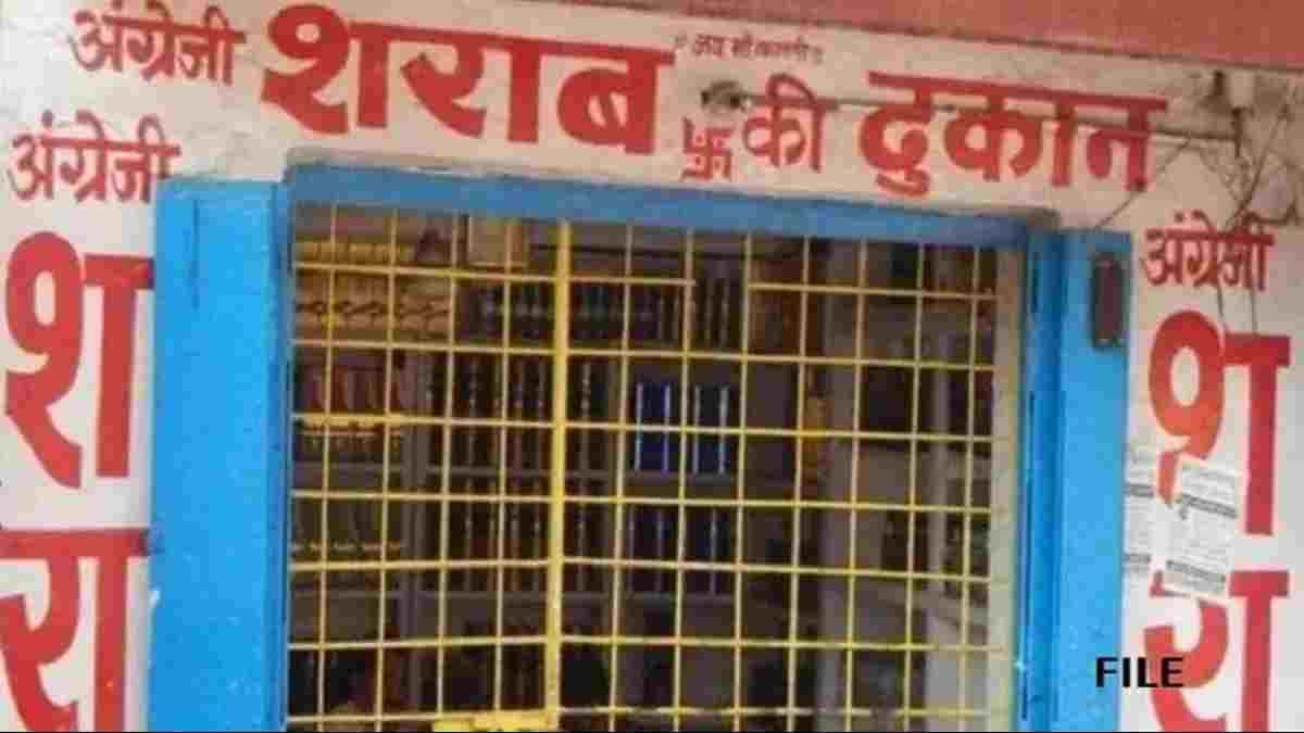 ओवर रेटिंग पर आबकारी आयुक्त की बड़ी कार्रवाई, दो आबकारी उप निरीक्षक निलंबित, कई अधिकारियों पर गिरी गाज