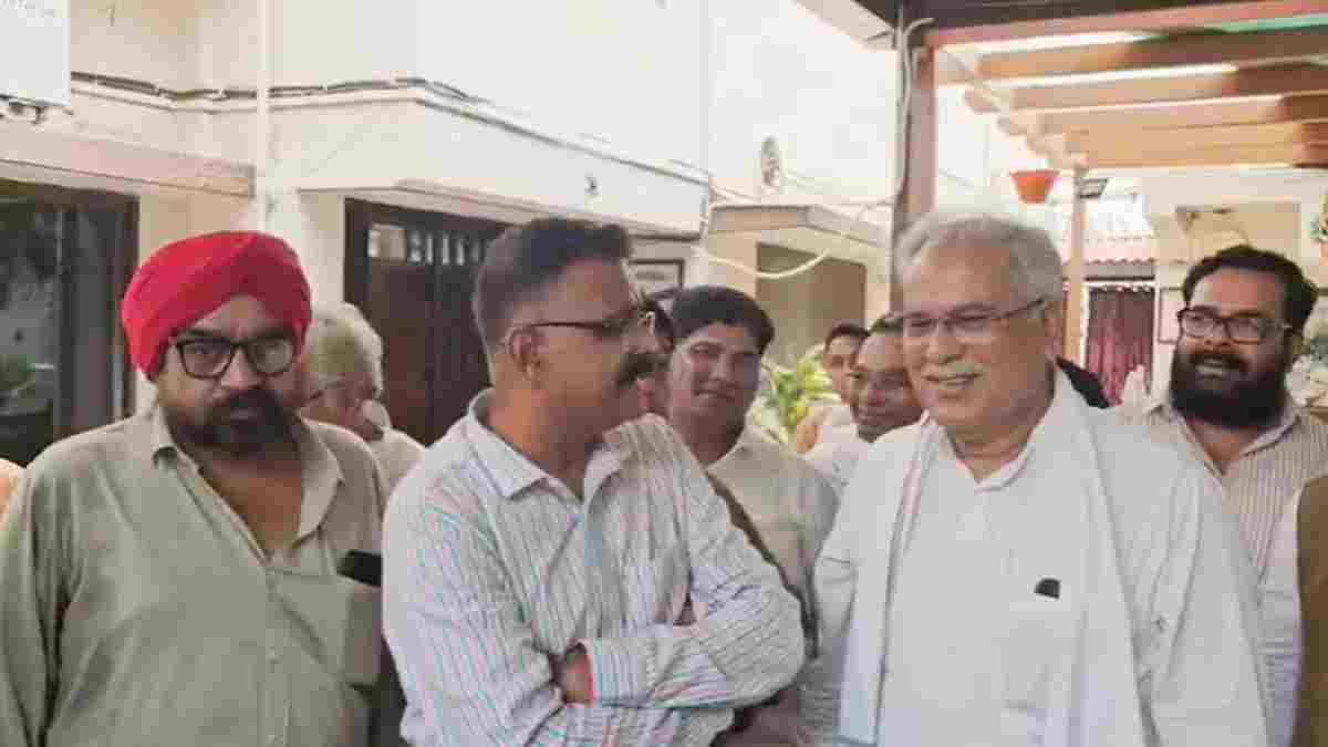 दुर्ग CEO सस्पेंशन पर सियासी भूचाल! पूर्व सीएम भूपेश बघेल से मिले रूपेश पाण्डेय, खोलेंगे बड़ा राज?