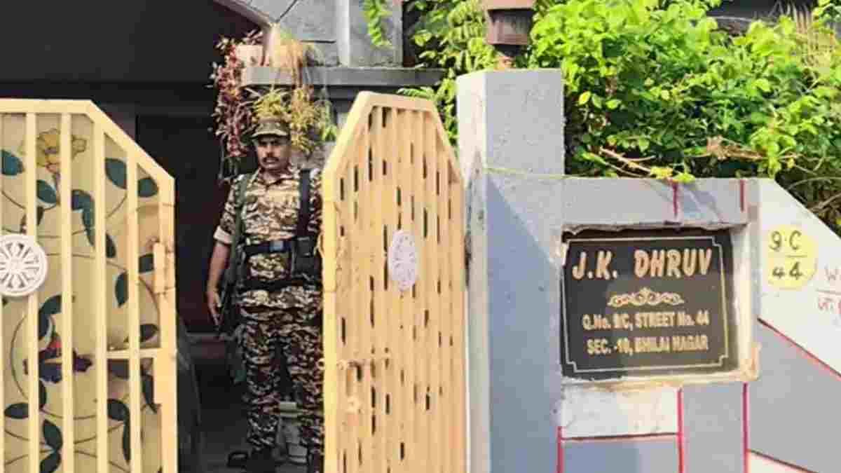 CGPSC भर्ती घोटाले में ED की बड़ी कार्रवाई: पूर्व सचिव जेके ध्रुव के घर छापा, दस्तावेजों की जांच जारी