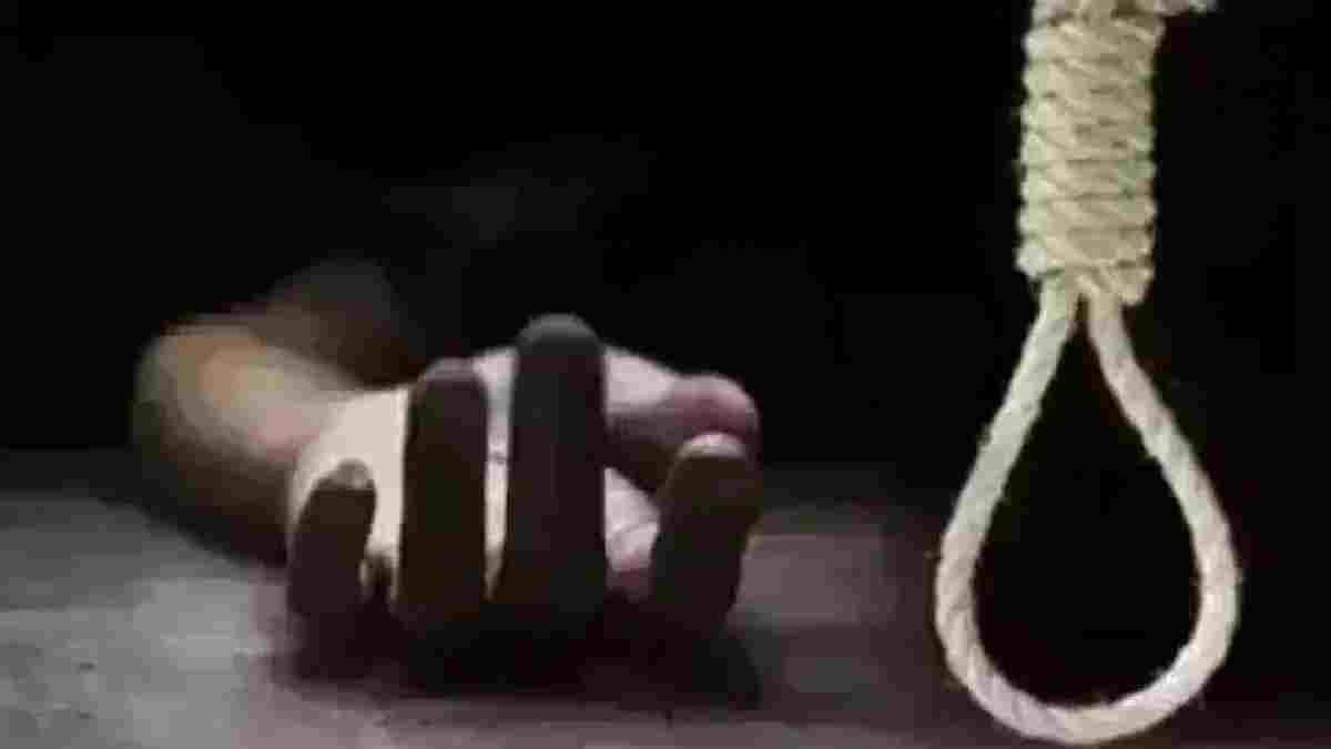 गांव में पेड़ से लटके मिले प्रेमी जोड़े के शव, इलाके में सनसनी