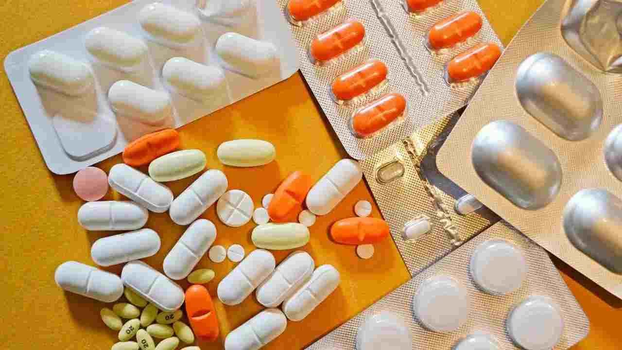 सरकार का एक्शन! 16 दवाओं पर तुरंत बैन, कहीं आप तो नहीं कर रहे इस्तेमाल