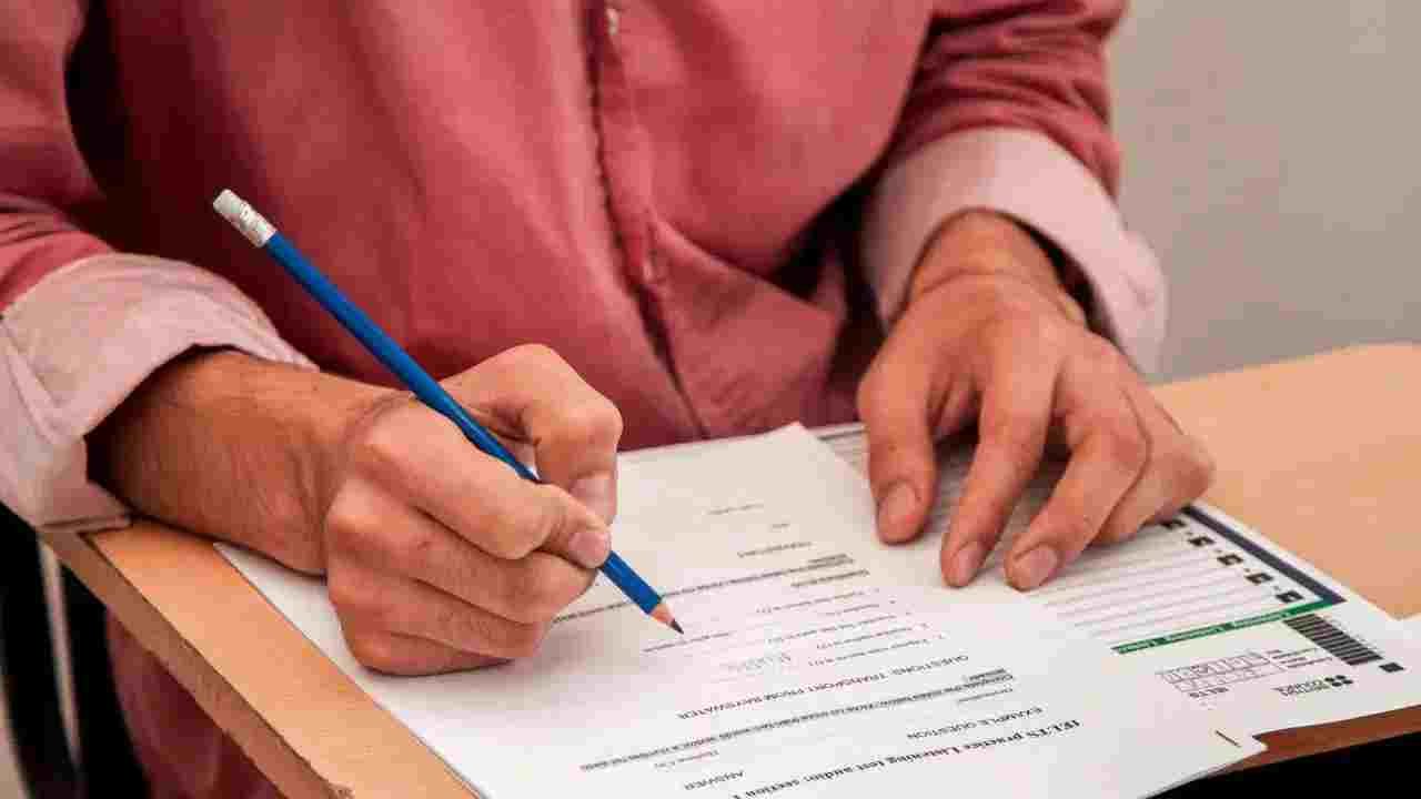 नीट UG री-एग्जाम में बड़े सॉल्वर गैंग का भंडाफोड़, बिहार में 24 अरेस्ट