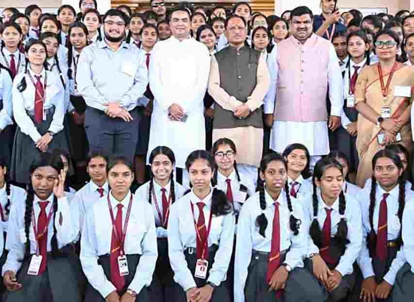 लोकतंत्र की पाठशाला बना विधानसभा परिसर: शकुंतला विद्यालय के विद्यार्थियों ने सदन की कार्यवाही का किया अवलोकन