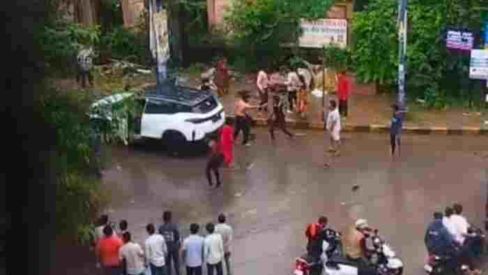 रायपुर में संडे गुंडागर्दी: कारोबारी परिवार पर कुल्हाड़ी, सरिए और पत्थरों से हमला, कार में तोड़फोड़