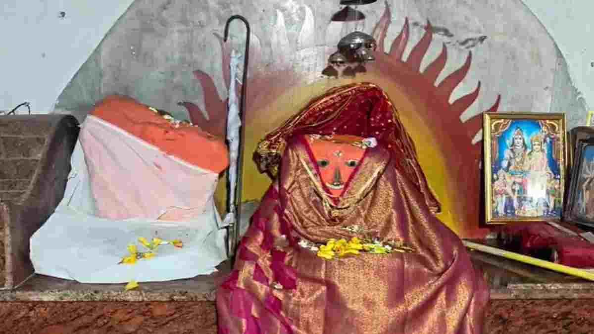 CG NEWS- कलेक्ट्रेट और SP ऑफिस से महज 100 मीटर दूर शीतला माता मंदिर में चोरी, माता का मुकुट और जेवरात पार