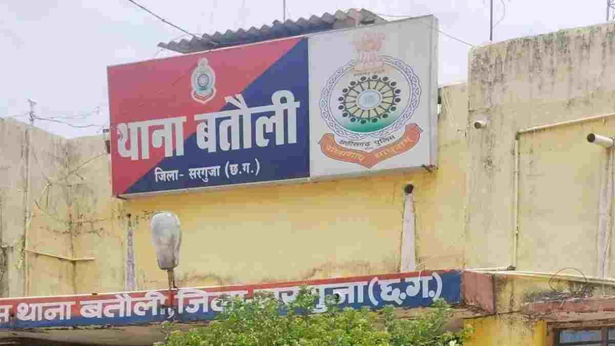 CG NEWS- बैंक से पैसे निकालकर नाश्ता करने रुके ग्रामीण की स्कूटी से 40 हजार पार, बतौली इलाके में दहशत
