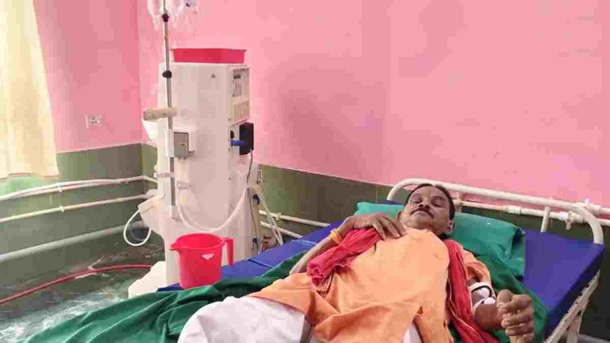 बिलासपुर जिला अस्पताल में बड़ी लापरवाही: डायलिसिस के दौरान मरीज को घंटों अकेला छोड़ा, फर्श पर बहता रहा खून; मचा हड़कंप