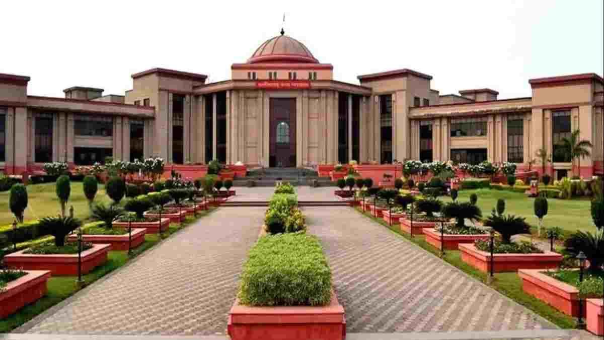 छत्तीसगढ़ हाईकोर्ट का बड़ा निर्देश, 10 साल से कार्यरत कंप्यूटर ऑपरेटरों के मामले में 6 हफ्ते में फैसला करने कहा