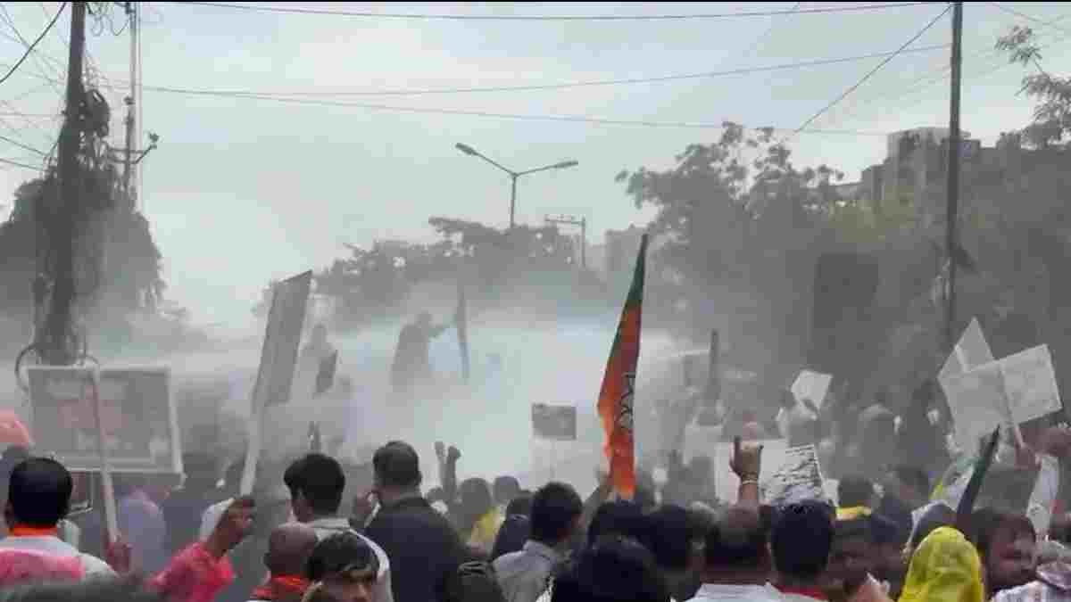 रायपुर में भिड़े भाजपा-कांग्रेस कार्यकर्ता: वाटर कैनन और आंसू गैस का हुआ इस्तेमाल; बिलासपुर में पुतला दहन