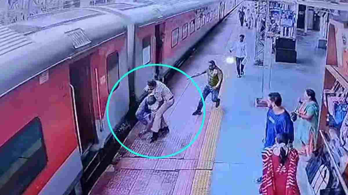 राजनांदगांव रेलवे स्टेशन पर टला बड़ा हादसा: चलती ट्रेन में चढ़ते वक्त फिसला यात्री का पैर, RPF जवान ने बचाई जान