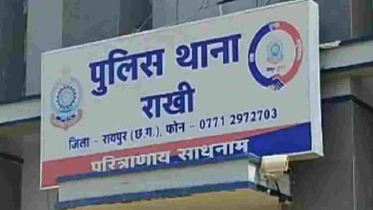 रायपुर ब्रेकिंग: बेंद्री गांव में बोरे में बंद मिली सिर कुचली लाश, इलाके में सनसनी; शव की पहचान में जुटी पुलिस और फोरेंसिक टीम