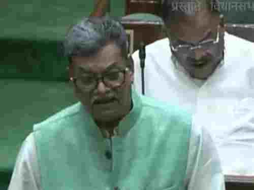 CG विधानसभा मानसून सत्र: ‘नकटी’ मामले को लेकर सदन में भारी हंगामा; स्थगन खारिज होने पर कांग्रेस का गर्भगृह में प्रदर्शन, विपक्षी विधायक निलंबित