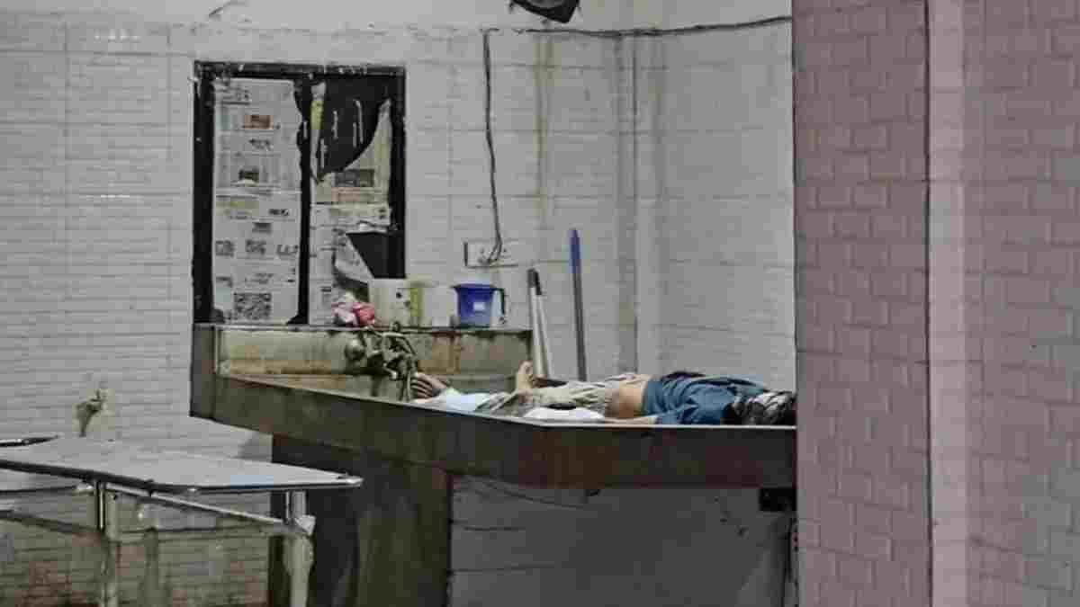 CG NEWS- सैलून में बाल कटाने पहुंचे 24 वर्षीय युवक की अचानक मौत, दिल दहला देने वाला CCTV वीडियो आया सामने