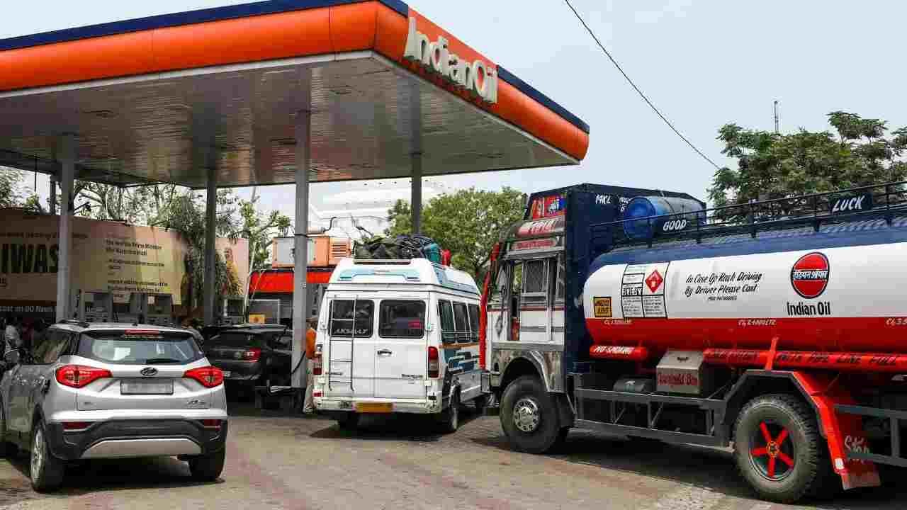 आपकी जेब को मिलेगा बड़ा आराम, जल्द ₹4 घट सकते हैं पेट्रोल-डीजल के दाम