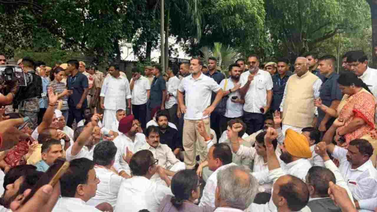 गृहमंत्री स्पष्टीकरण दें, पेपर लीक पर सदन में चर्चा हो…राहुल की मांग