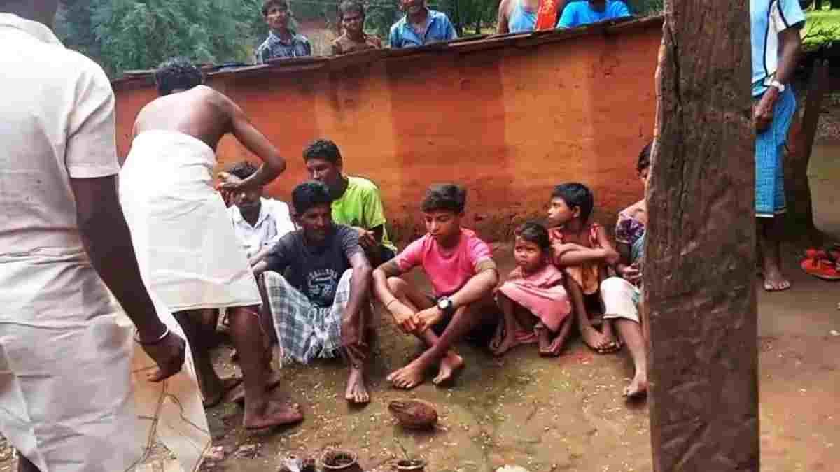बस्तर में 12 ग्रामीणों ने अपनाया सनातन धर्म, पारंपरिक रीति-रिवाजों के साथ हुई घर वापसी