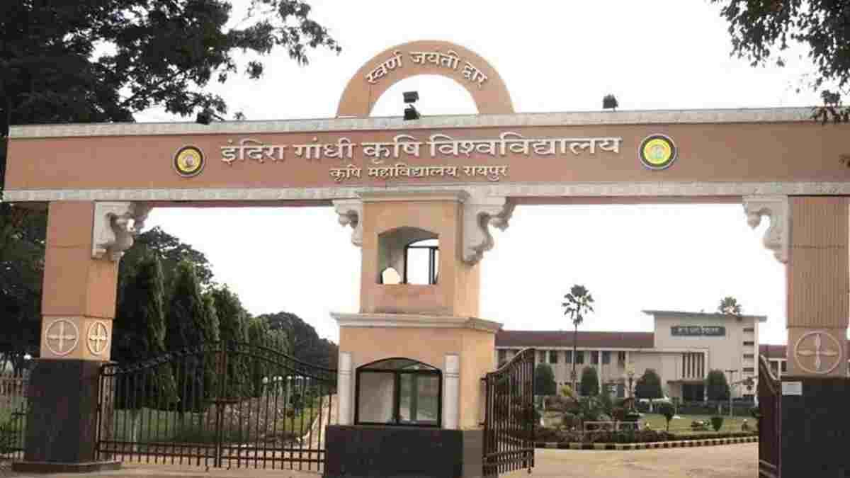 इंदिरा गांधी कृषि विश्वविद्यालय में परीक्षा से पहले पेपर लीक! BSc सेकंड ईयर का एंटोमोलॉजी प्रश्नपत्र WhatsApp पर वायरल