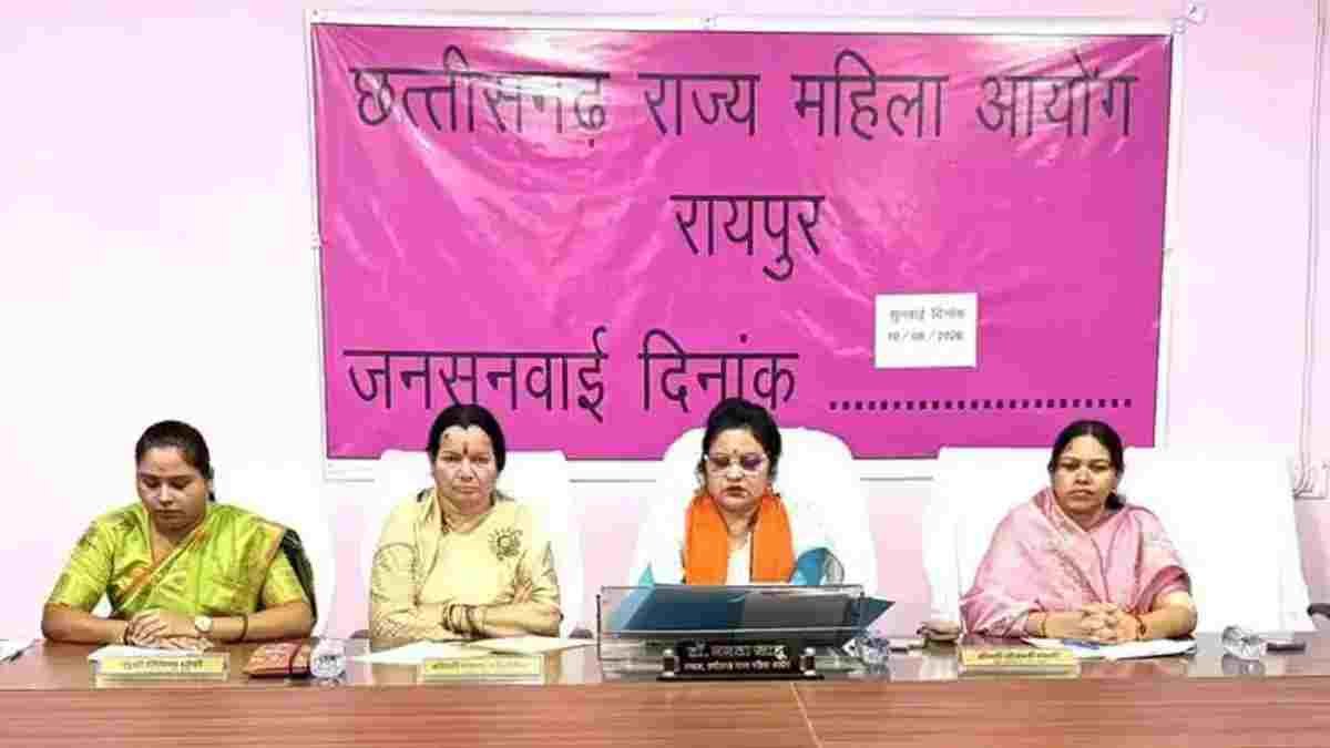 रायपुर ESIC अस्पताल की 13 नर्सों का आरोप- खाते में सैलरी आते ही आधी रकम निकाल लेती है प्लेसमेंट एजेंसी
