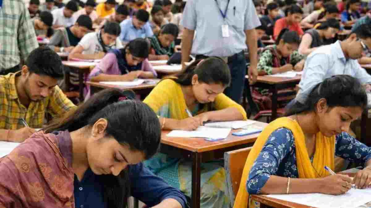 छत्तीसगढ़ के सेवारत शिक्षकों की मांग: टीईटी से स्थायी छूट मिले या परीक्षा का पैटर्न हो व्यावहारिक