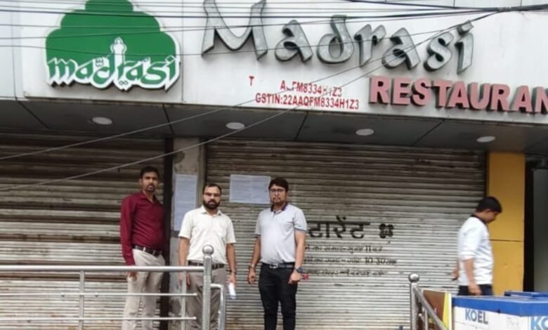 मद्रासी होटल पर बड़ी कार्रवाई, गंदगी के बीच बन रहा था खाना; खाद्य लाइसेंस निलंबित