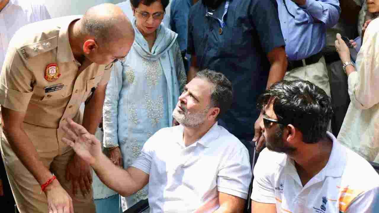 पेलेट गन: राहुल की जिद के आगे झुकी दिल्ली पुलिस, 31 दिन बाद हो रही FIR
