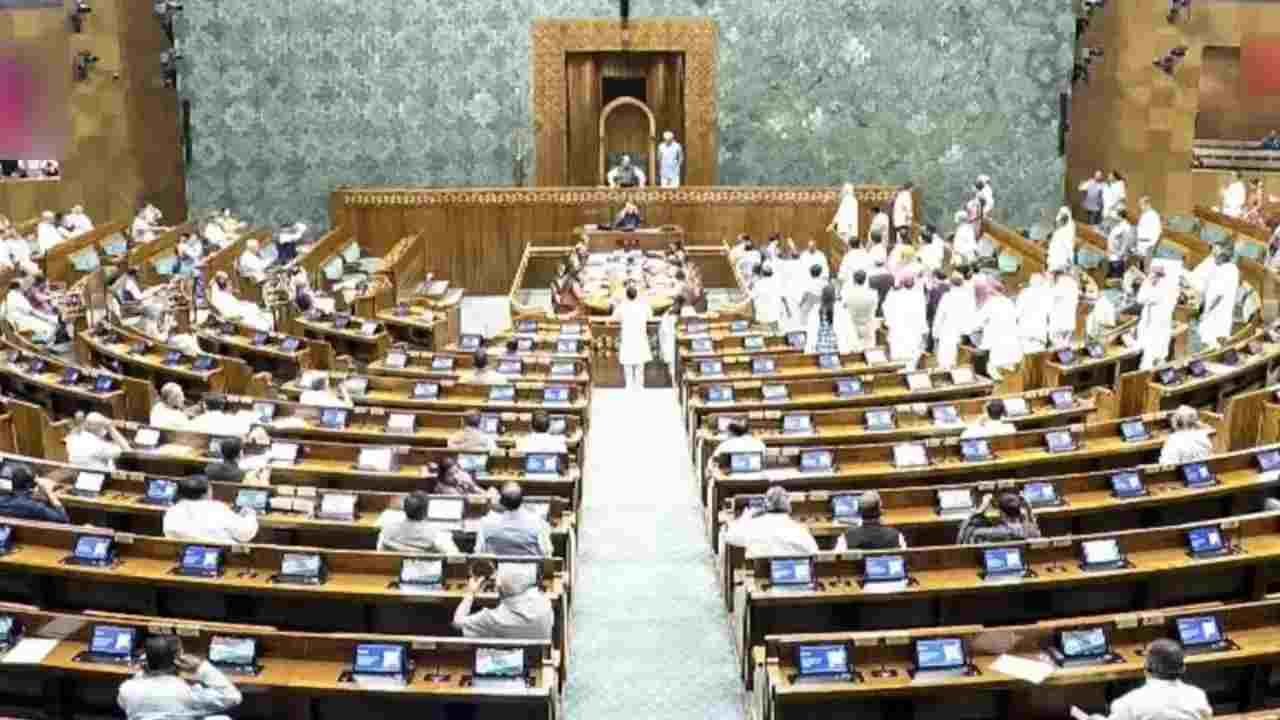 19 दिन में 19 घंटे भी नहीं चली लोकसभा, टैक्सपेयर्स के 175 करोड़ स्वाहा