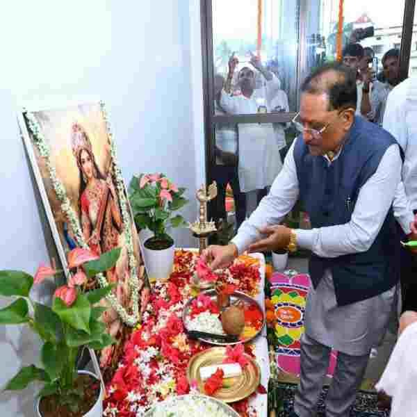 बनोरा अघोर गुरु पीठ पहुंचे मुख्यमंत्री विष्णुदेव साय, अघोरेश्वर भगवान राम जी के चरणों में अर्पित की श्रद्धा, प्रदेशवासियों की सुख-समृद्धि और खुशहाली के लिए की प्रार्थना