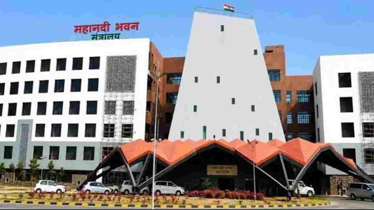 CM हेल्पलाइन की शिकायतें बिना समाधान किए बंद करना पड़ा भारी, PWD के 13 अधिकारियों को नोटिस; 15 दिन में देना होगा जवाब