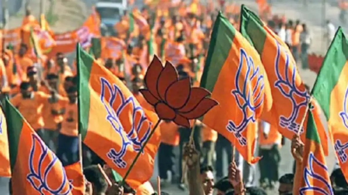 दुर्ग में BJP को बड़ा झटका! किसानों के मुद्दे पर 15 पदाधिकारियों और कार्यकर्ताओं ने दिया इस्तीफा