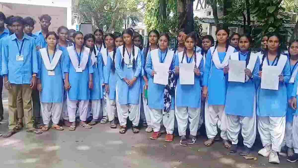बिलासपुर में सरकारी स्कूल के छात्रों का फूटा गुस्सा, कॉपी के पन्ने पर शिकायत लिख कलेक्टर के पास पहुंचे